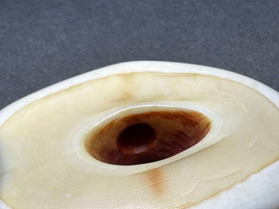 極上　根付　鯨歯　天然素材　アンティーク　和彫　置物　骨董　飾り物　古美術品