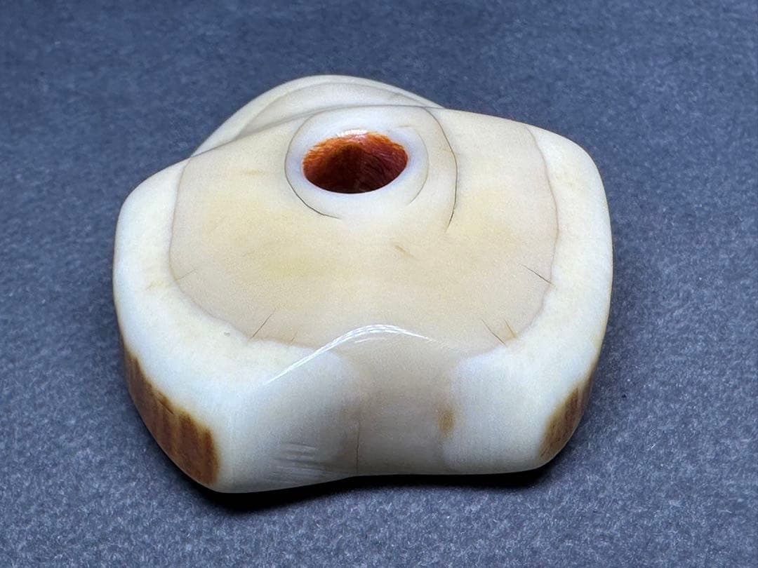 極上　根付　鯨歯　天然素材　アンティーク　和彫　置物　骨董　飾り物　古美術品