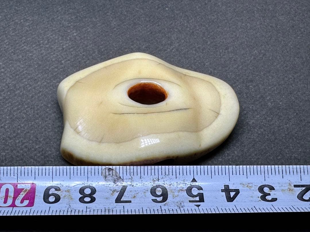 極上　根付　鯨歯　天然素材　アンティーク　和彫　置物　骨董　飾り物　古美術品
