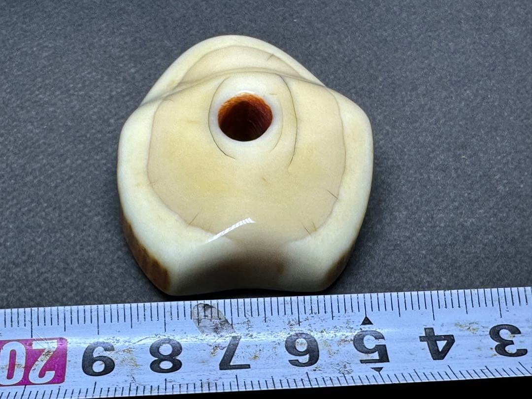 極上　根付　鯨歯　天然素材　アンティーク　和彫　置物　骨董　飾り物　古美術品