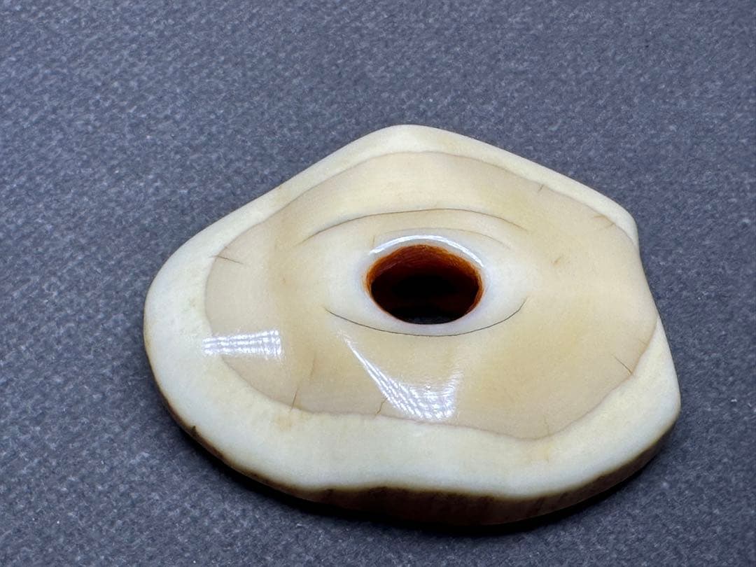 極上　根付　鯨歯　天然素材　アンティーク　和彫　置物　骨董　飾り物　古美術品