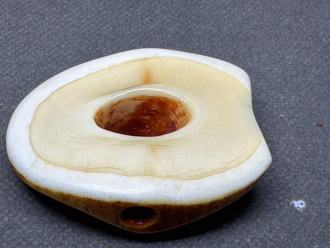 極上　根付　鯨歯　天然素材　アンティーク　和彫　置物　骨董　飾り物　古美術品