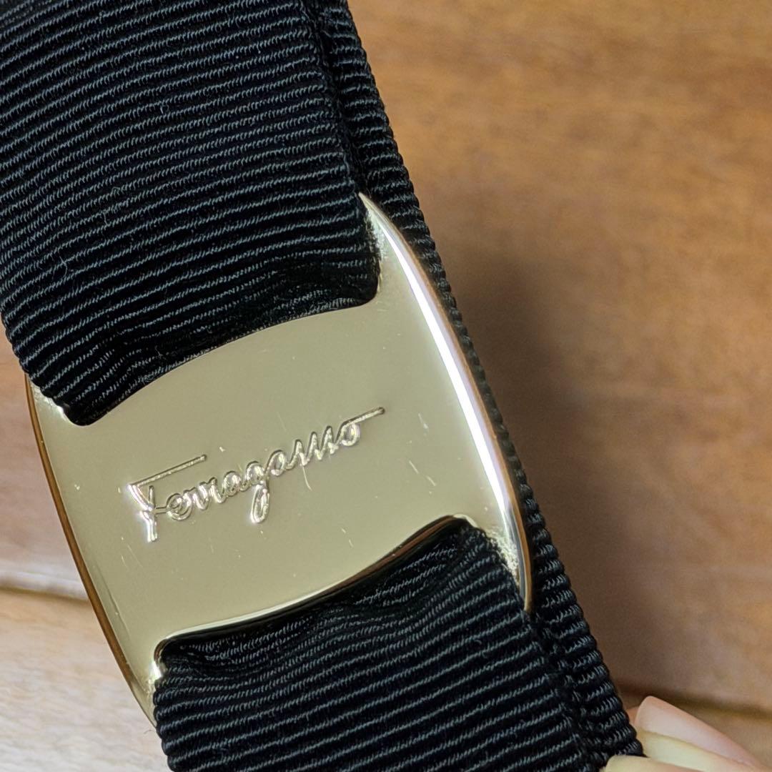 Salvatore Ferragamo ブラックヘアバレッタ　黒　フェラガモ