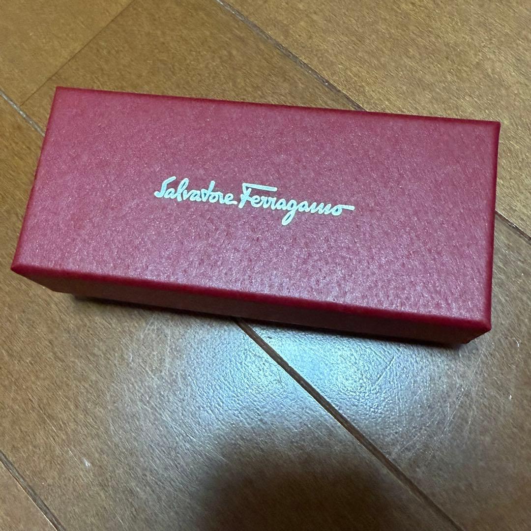 Salvatore Ferragamo ブラックヘアバレッタ　黒　フェラガモ