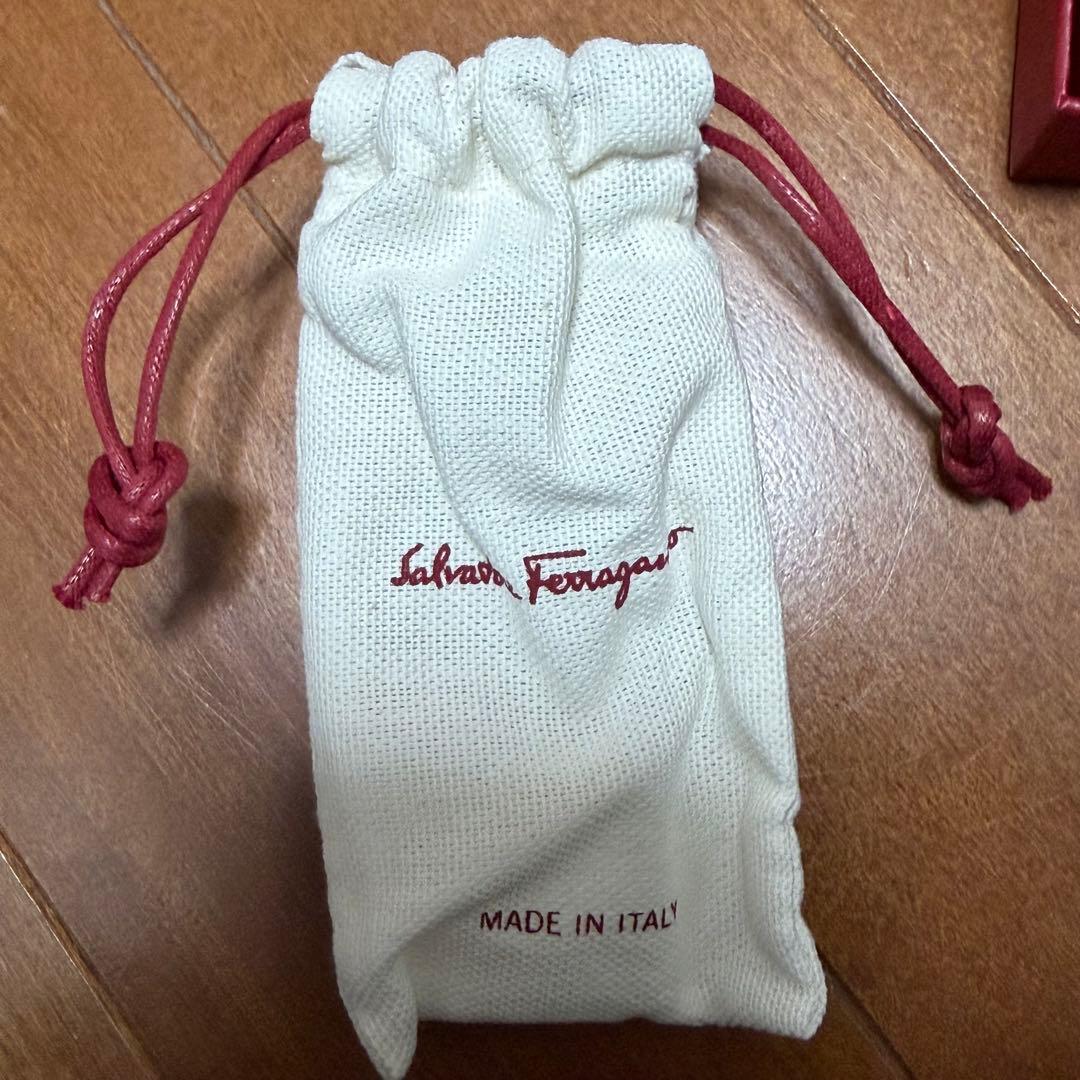 Salvatore Ferragamo ブラックヘアバレッタ　黒　フェラガモ