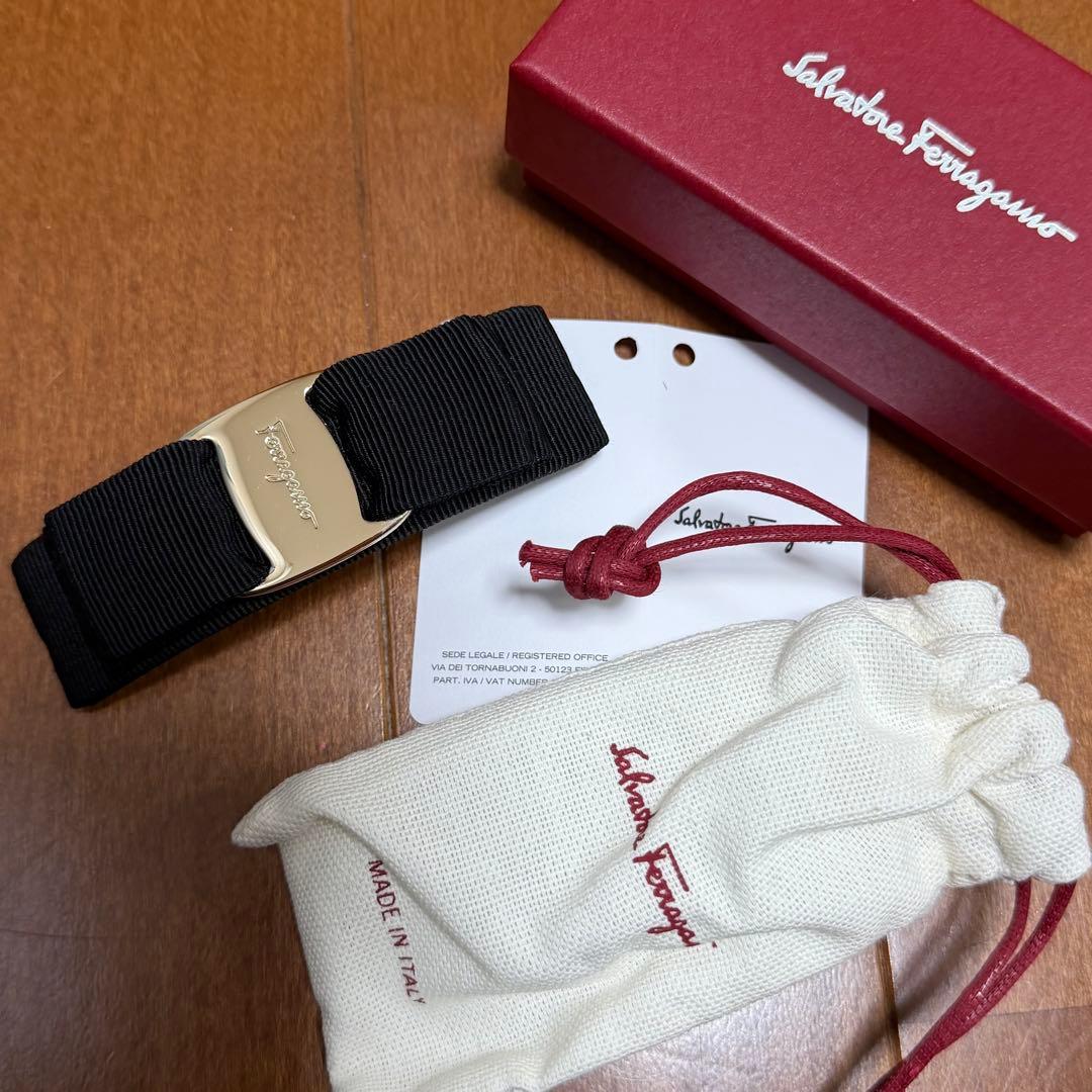 Salvatore Ferragamo ブラックヘアバレッタ　黒　フェラガモ