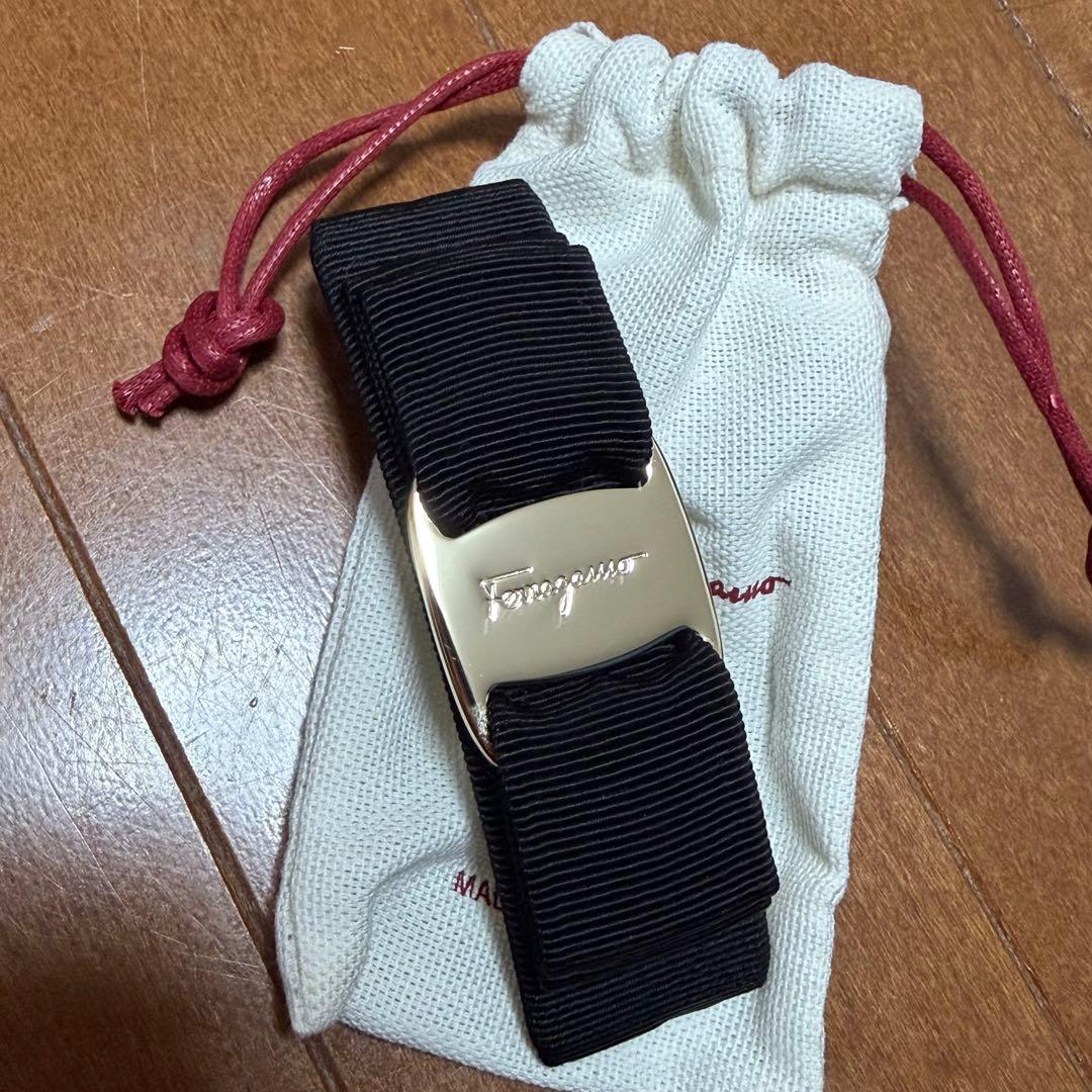 Salvatore Ferragamo ブラックヘアバレッタ　黒　フェラガモ