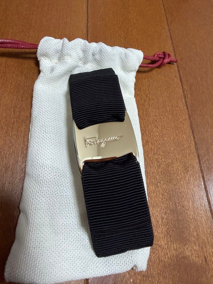 Salvatore Ferragamo ブラックヘアバレッタ　黒　フェラガモ