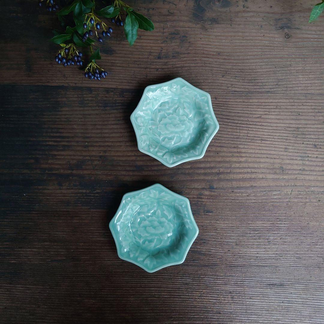 【ご成約】三田青磁 陽刻 花蝶文 八角小皿 と 骨董の器 おまとめ