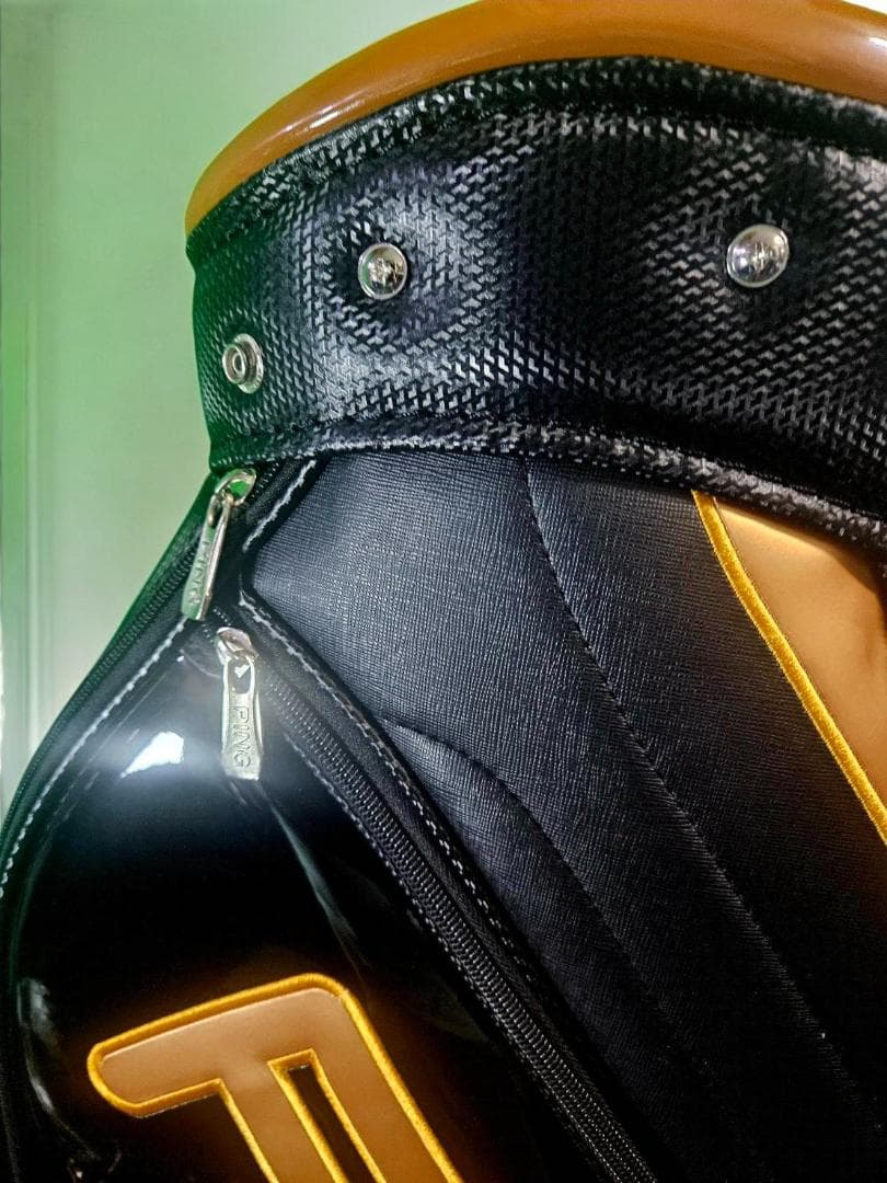 平野公平新品未使用　PING キャディバッグ 黒/金 高級商品