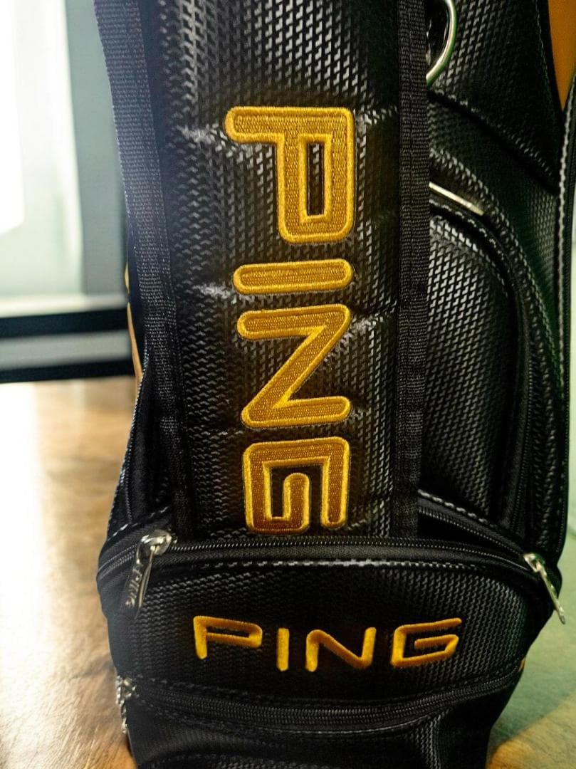 平野公平新品未使用　PING キャディバッグ 黒/金 高級商品