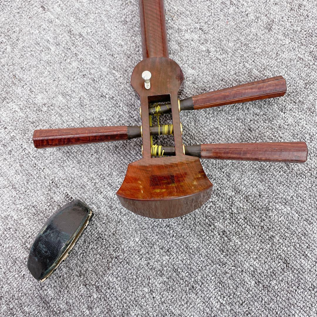 三味線 虎トチ紅木 子持ち綾杉胴 犬皮 二本溝 紅木糸巻き K22 金細 細棹