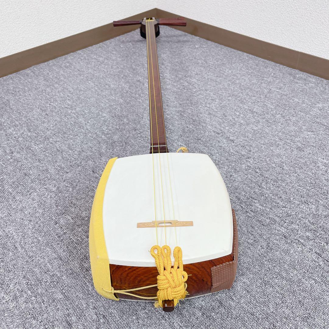 三味線 虎トチ紅木 子持ち綾杉胴 犬皮 二本溝 紅木糸巻き K22 金細 細棹