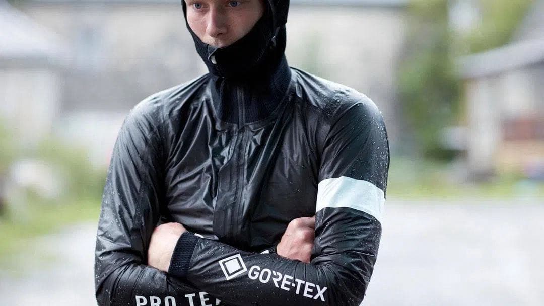 GORE-TEX RAPHA プロチーム インサレーティッドジャケット 黒　L