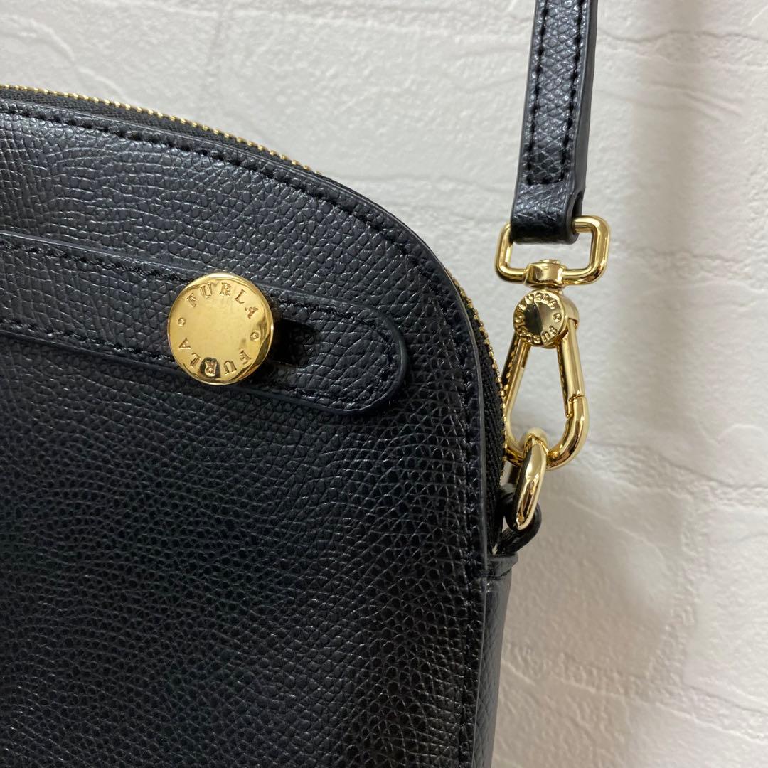 Pさん✩FURLA ブラックレザーショルダーバッグ