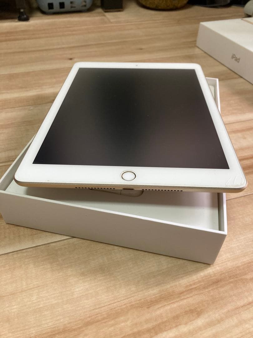 Apple iPad 第5世代 WiFiモデル 128GB ゴールド 本体