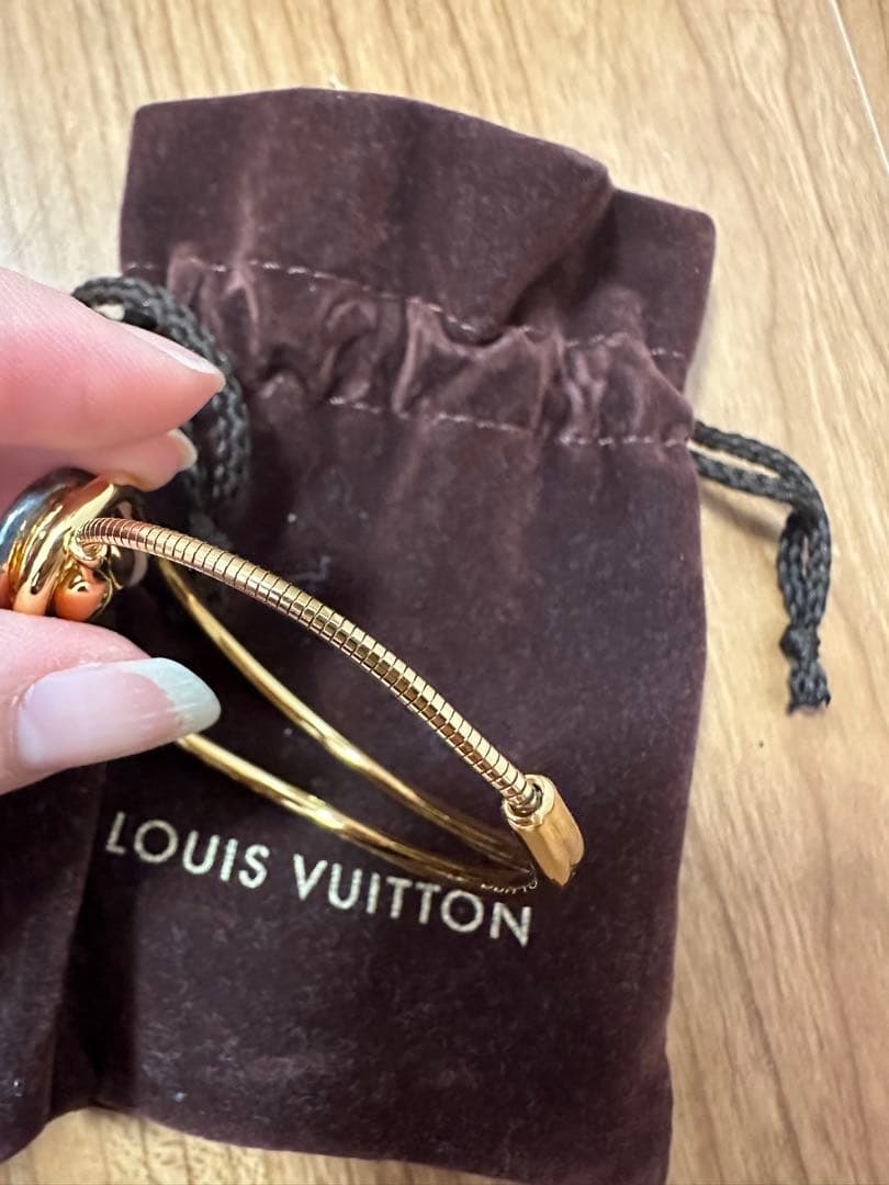 LOUIS VUITTON ゴールドバングル