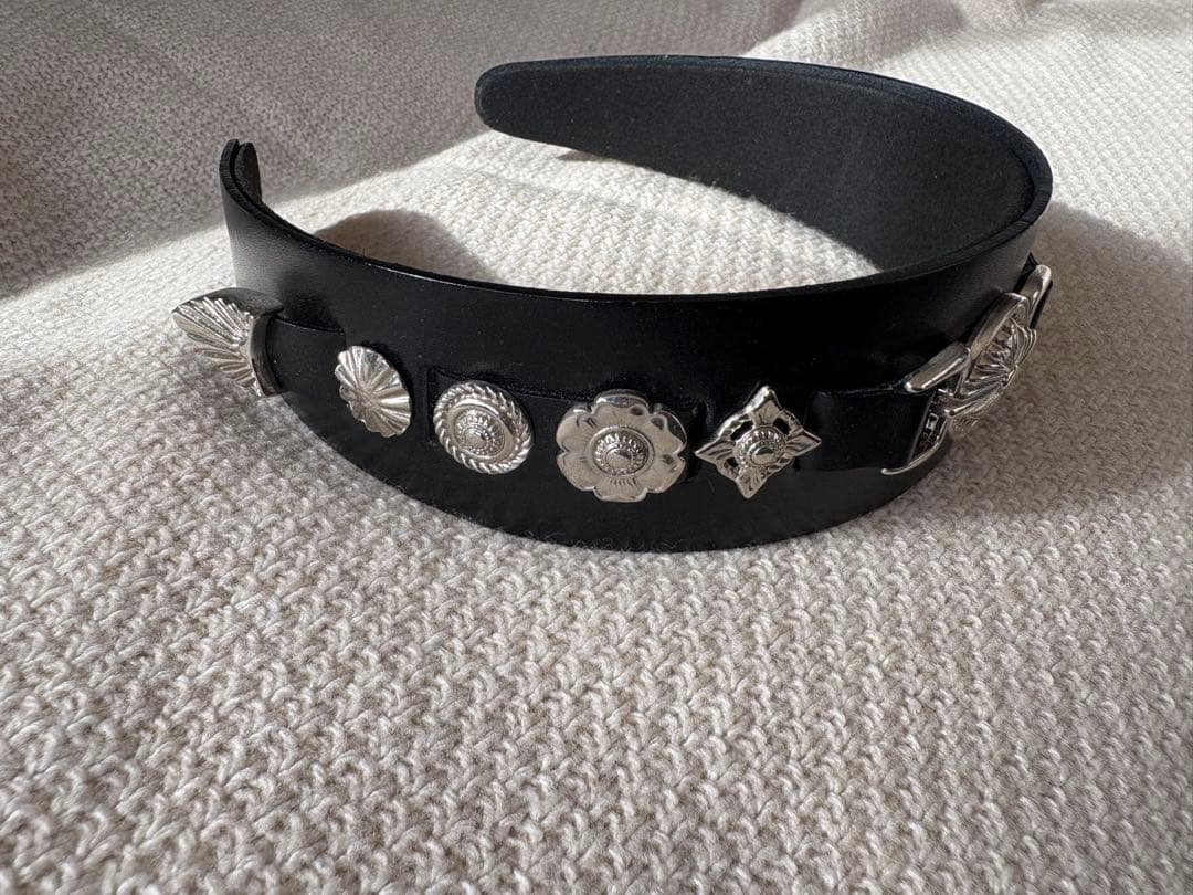 『TOGA』　LEATHER HEADBAND ブラック