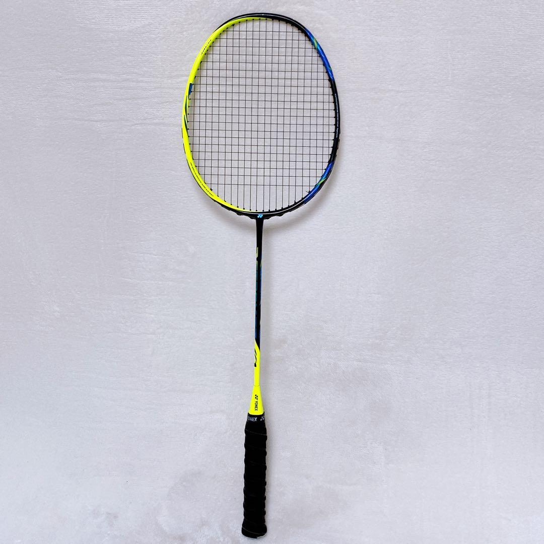 美品　YONEX　ASTROX77 アストロクス77　3UG5　バドミントン