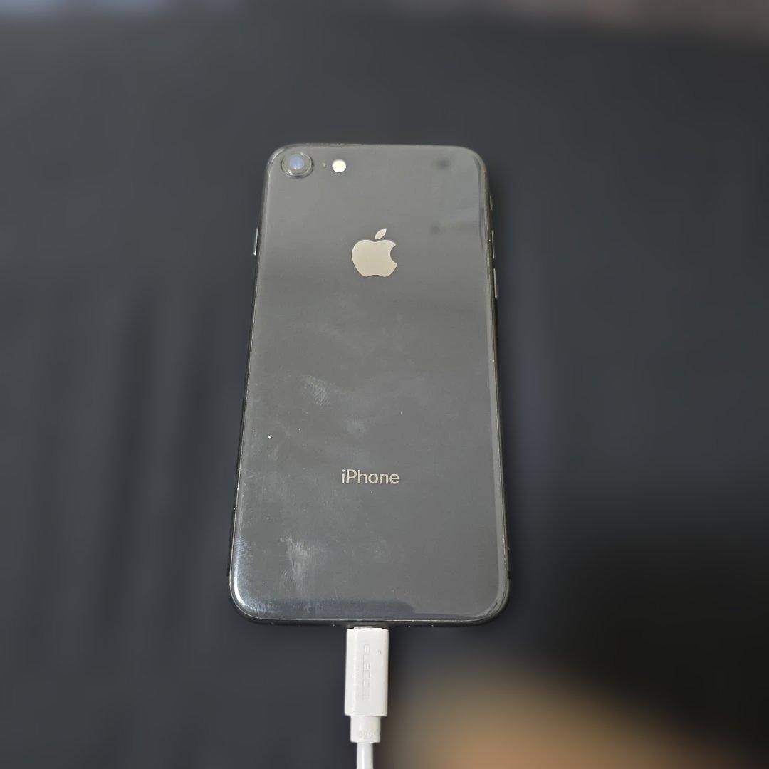 Apple　iPhone８　64GB