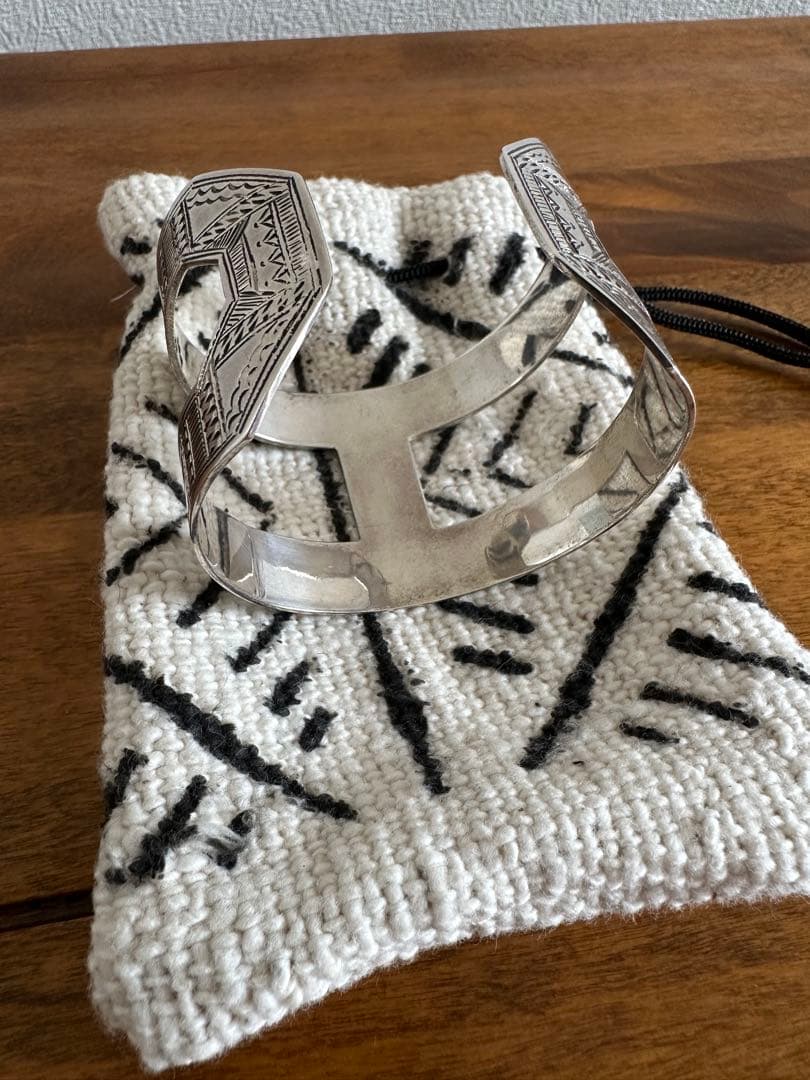 Adawat'n Tuareg アダワットゥン トゥアレグ バングル Ｈ型