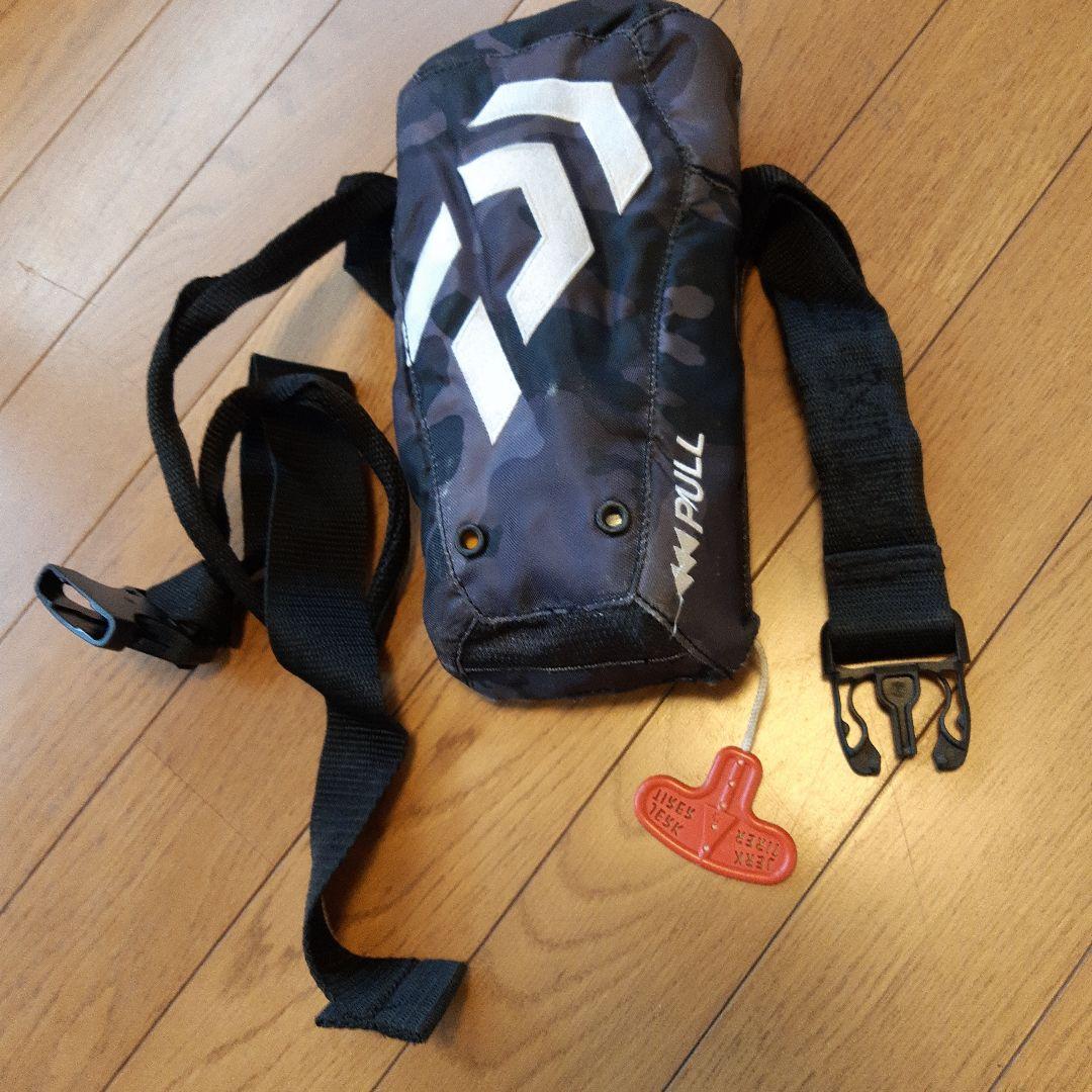 DAIWA DF-2321 フリーサイズ ブラックカモライフジャケット 引き紐付