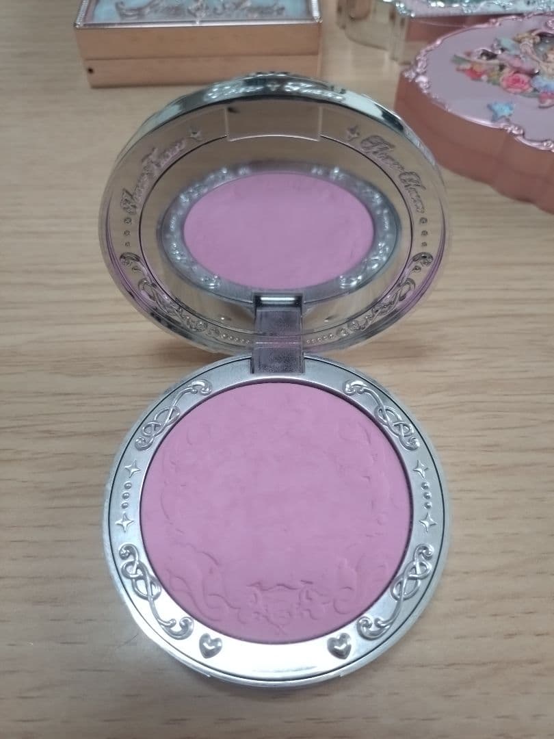 フラワーノーズ アイシャドウ、チーク まとめ売り flowerKnows