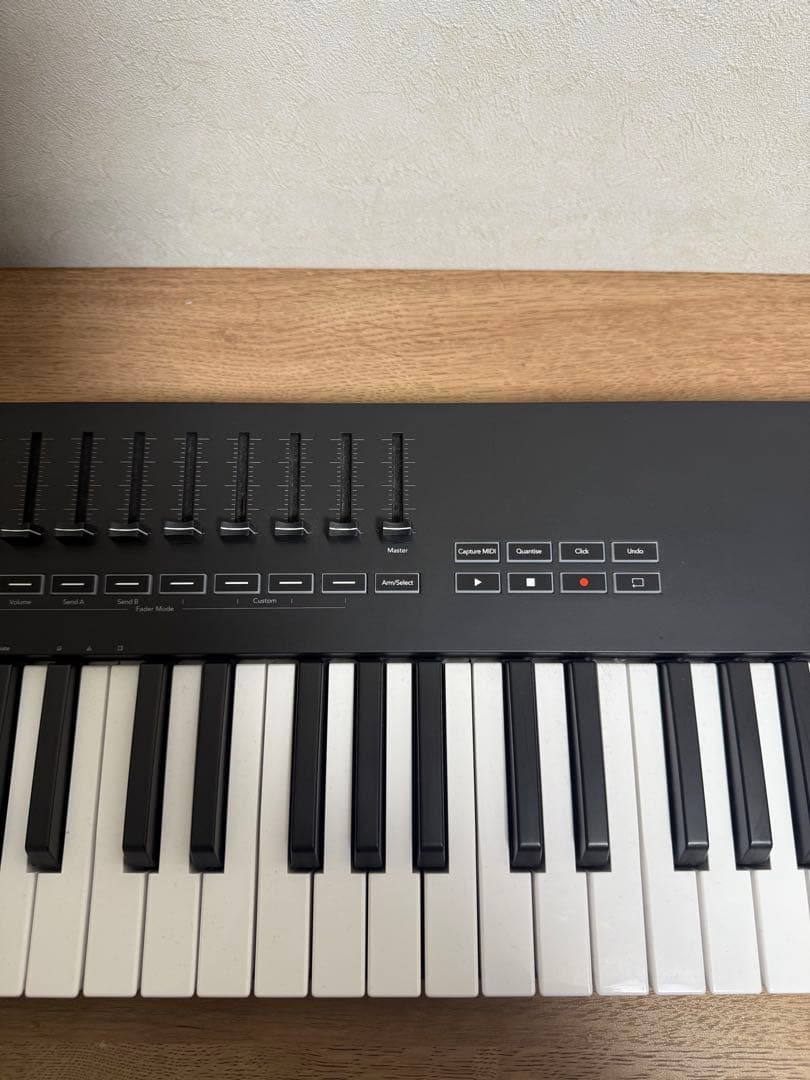 NOVATION Launchkey 61 MK3　MIDIキーボード