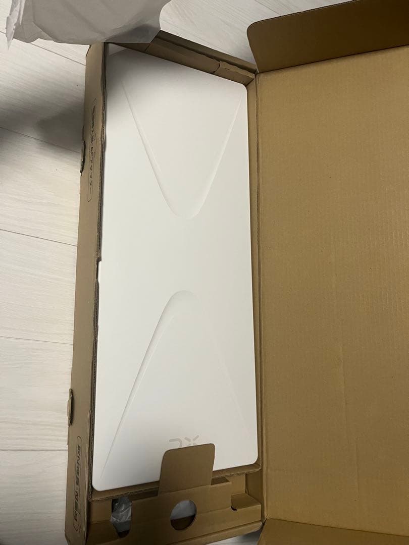 平面アンテナ UH26BA オフホワイト　26素子　ブースター内臓