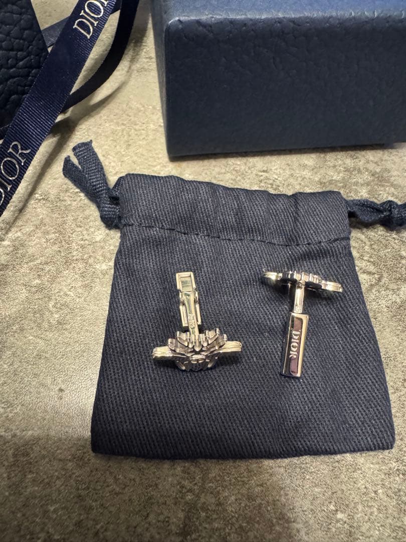 Dior BEE カフスボタン シルバー