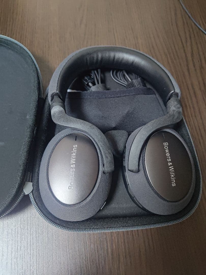 Bowers & Wilkins ワイヤレスヘッドホン　pi7
