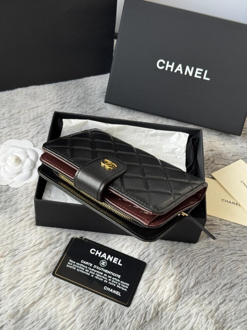 美品 ☆ ブラック 二つ折り財布 キルティング