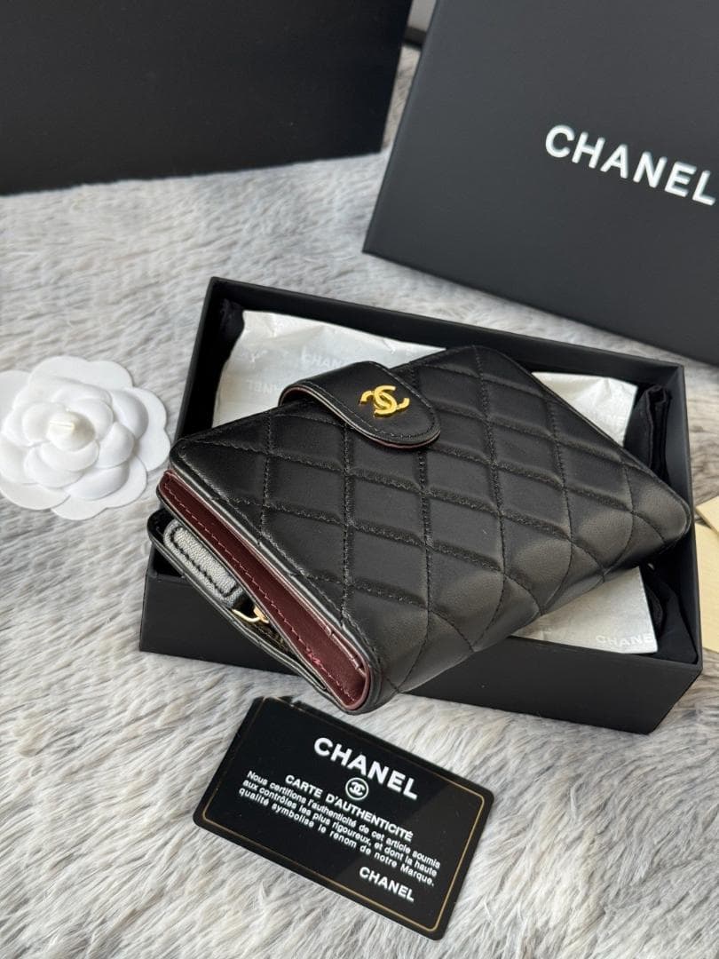 美品 ☆ ブラック 二つ折り財布 キルティング