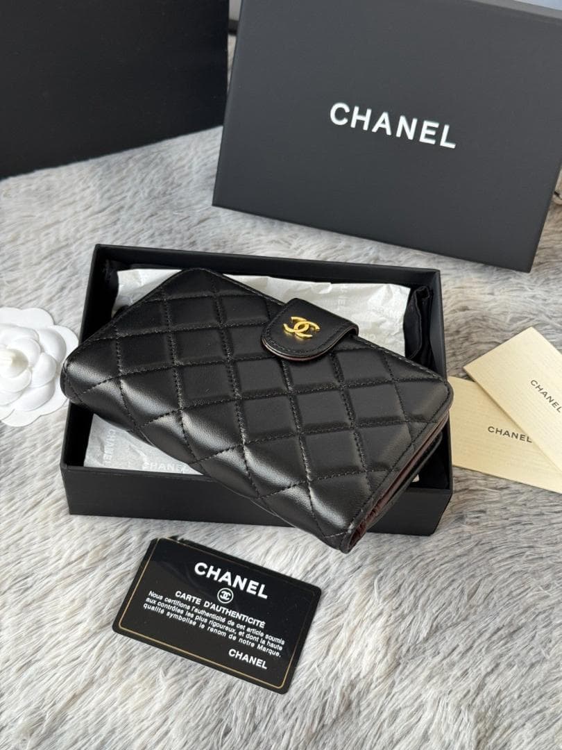 美品 ☆ ブラック 二つ折り財布 キルティング