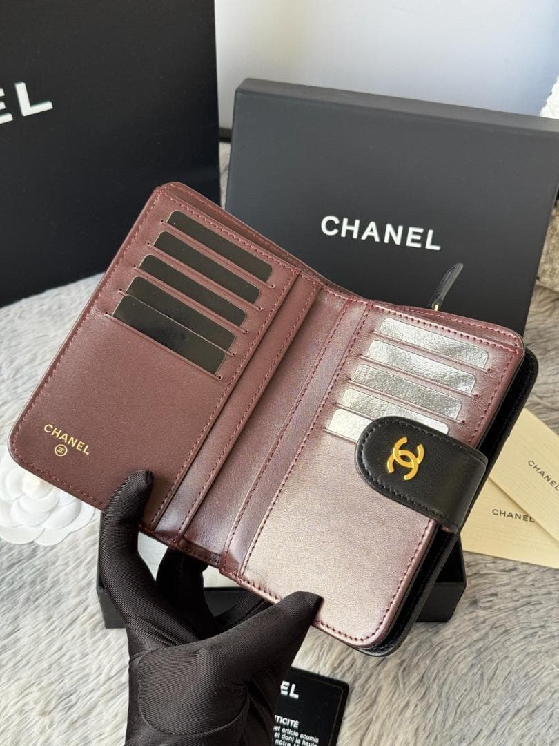 美品 ☆ ブラック 二つ折り財布 キルティング