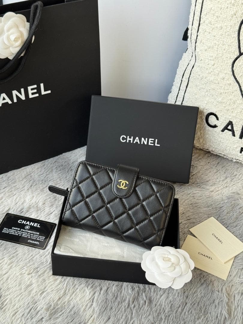 美品 ☆ ブラック 二つ折り財布 キルティング