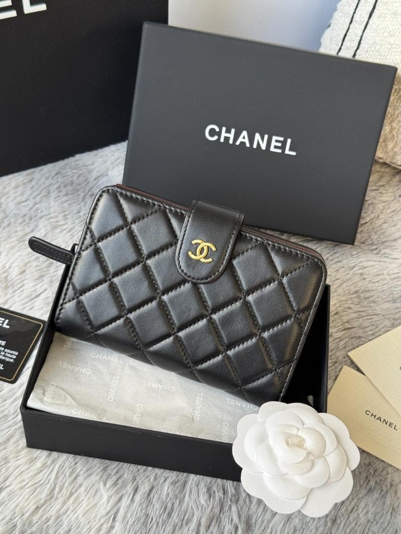 美品 ☆ ブラック 二つ折り財布 キルティング