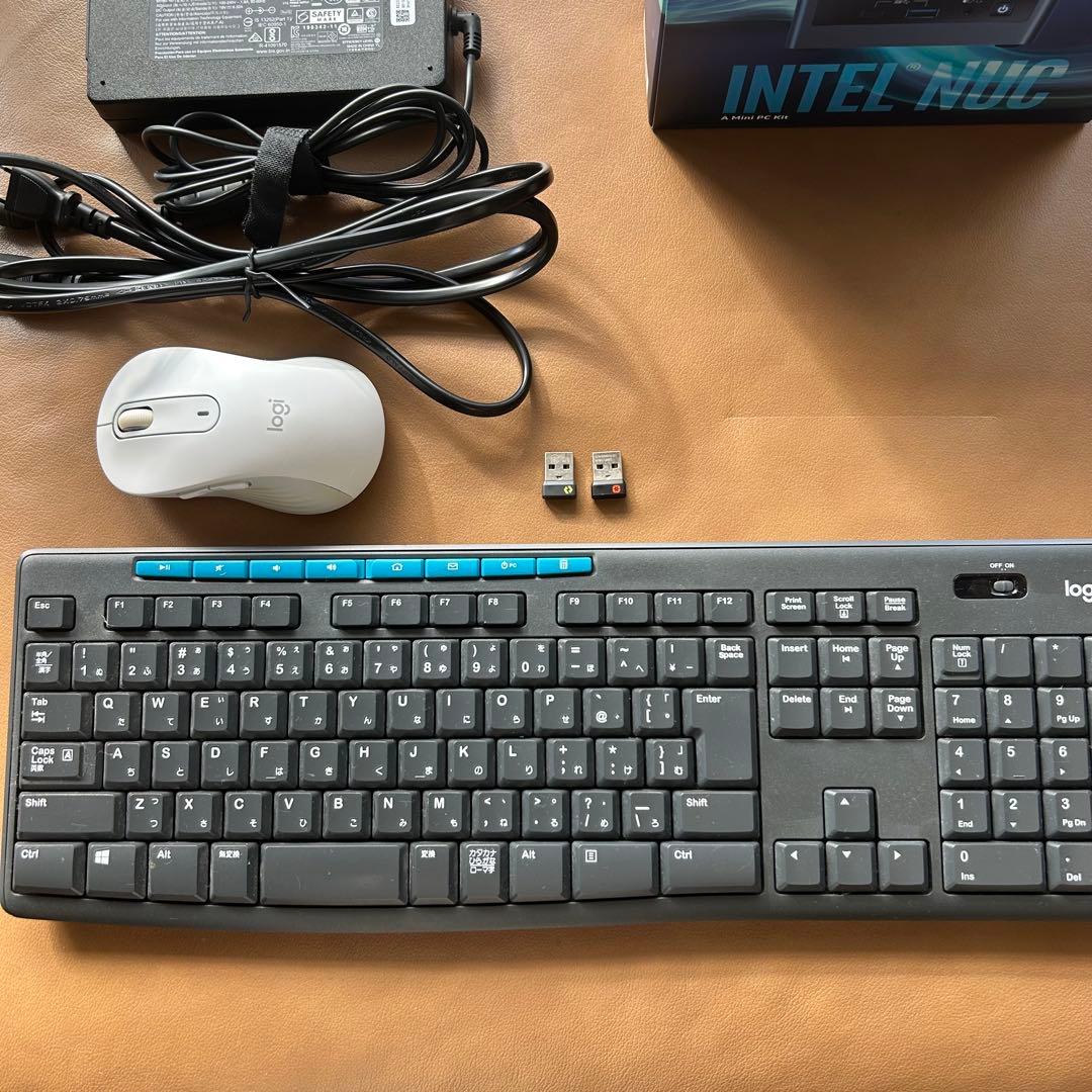 Intel NUC Core i7 ミニPCキット