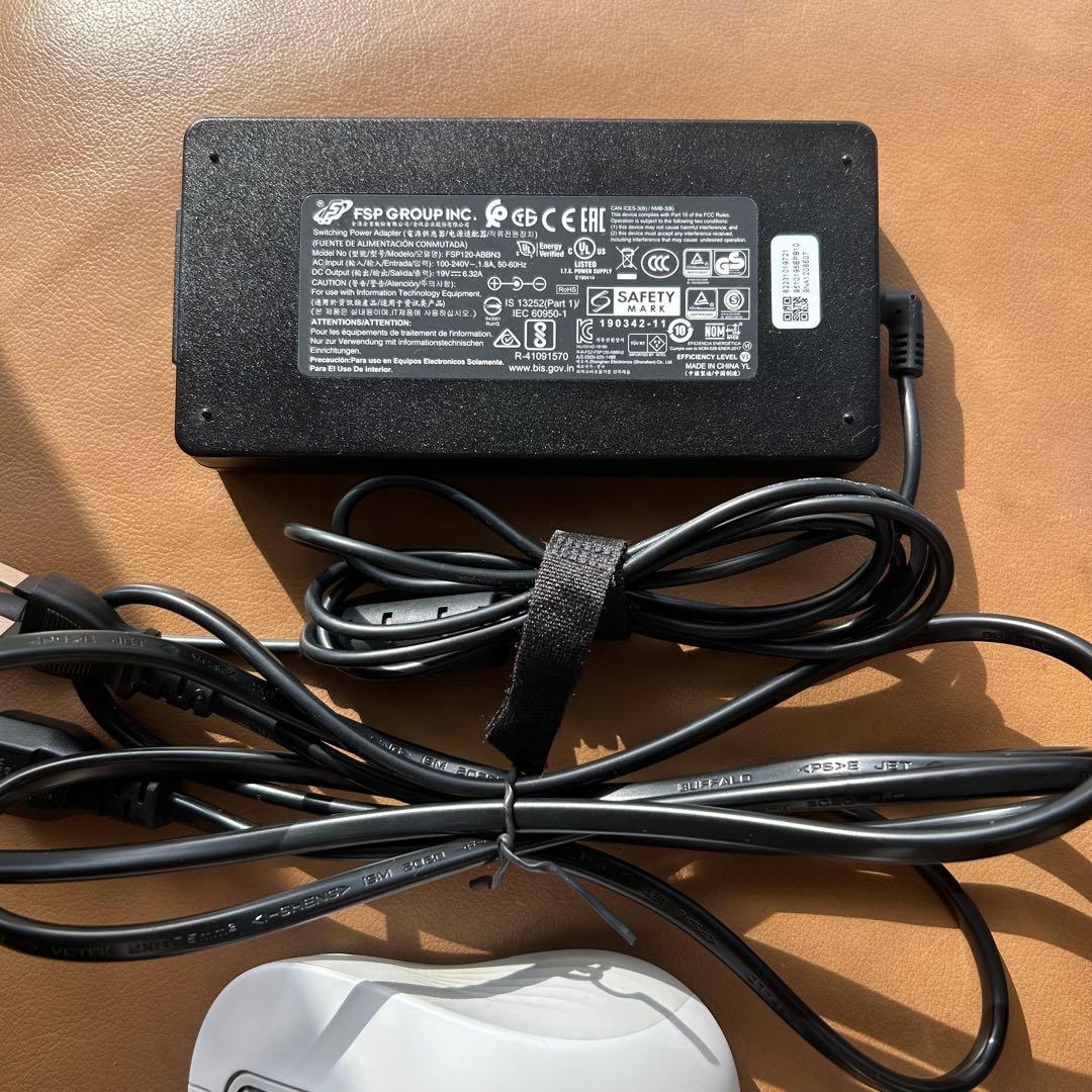 Intel NUC Core i7 ミニPCキット