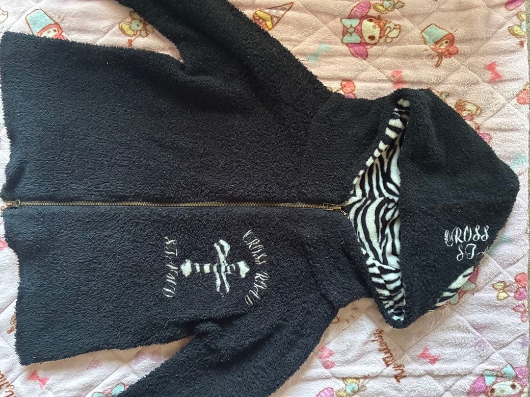 d.i.aスカル刺繍 黒パーカー ゼブラ柄