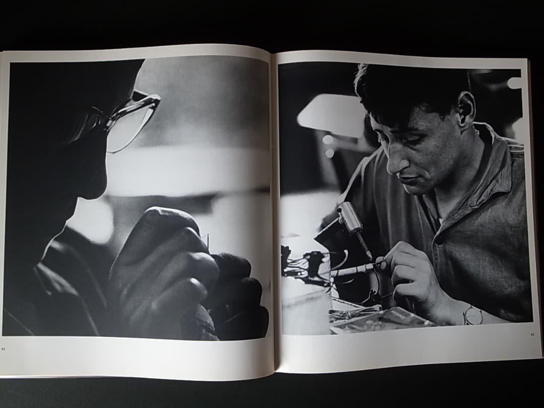 洋書 IN HET LAND DER LEVENDEN / Ad Windig