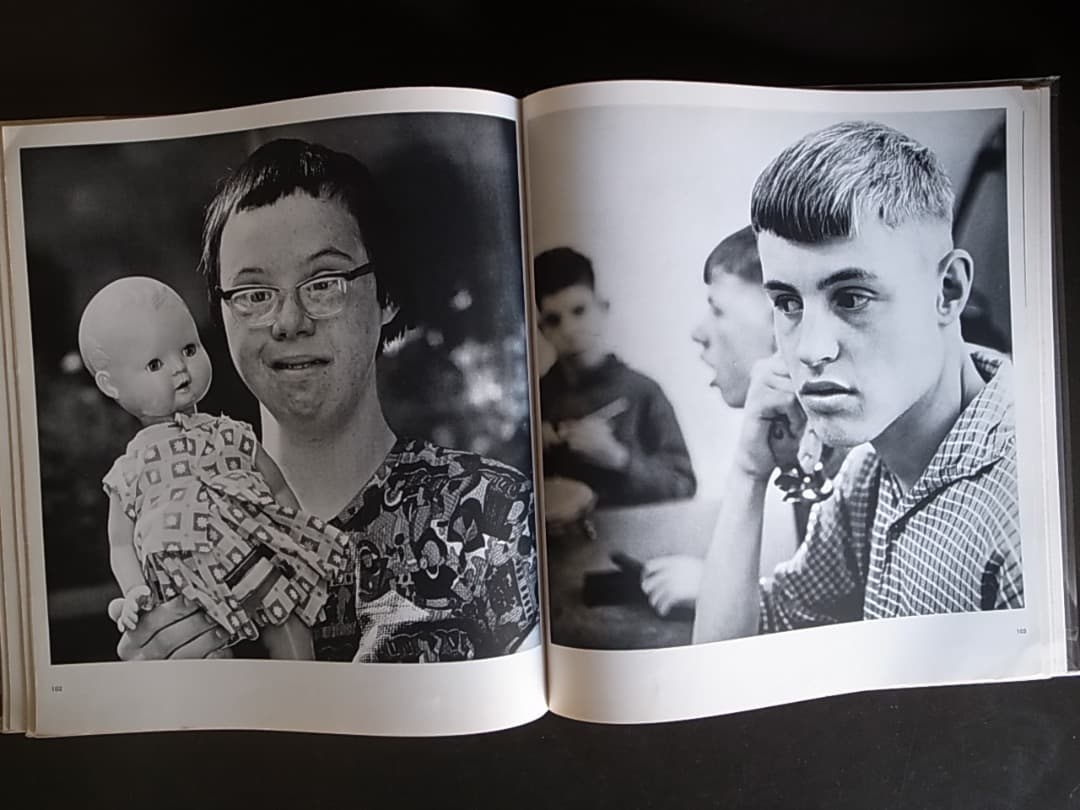 洋書 IN HET LAND DER LEVENDEN / Ad Windig