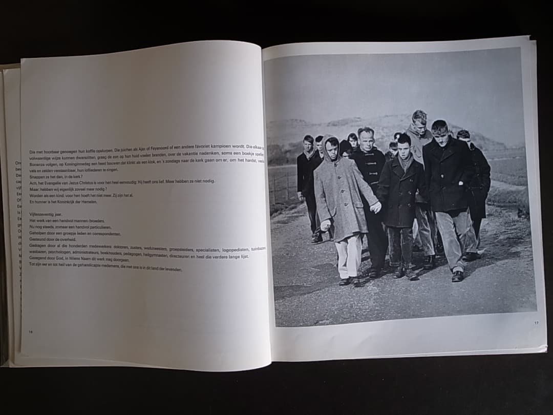 洋書 IN HET LAND DER LEVENDEN / Ad Windig