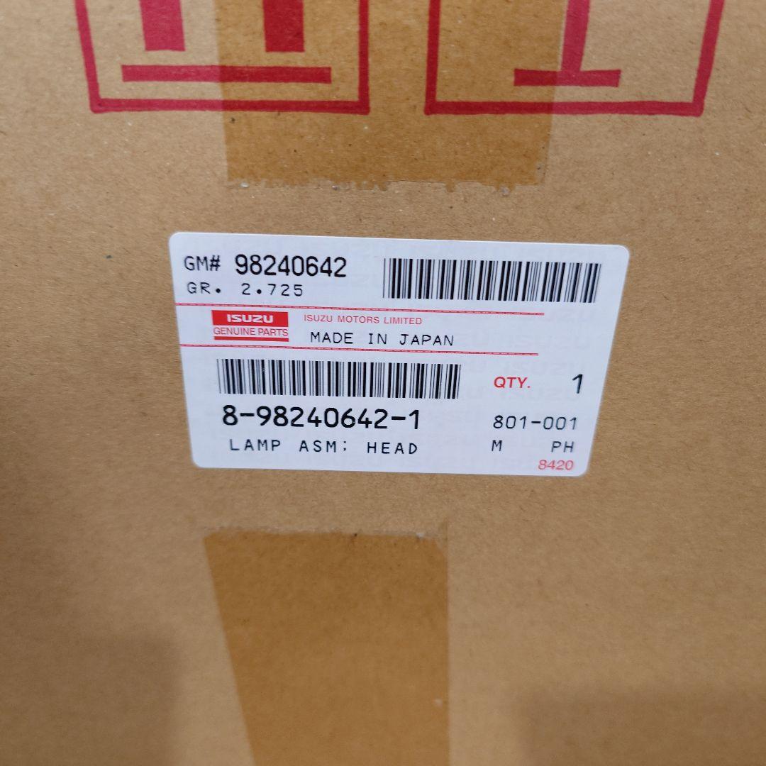 Isuzu 右ヘッドランプアセンブリ 8-98240642-1