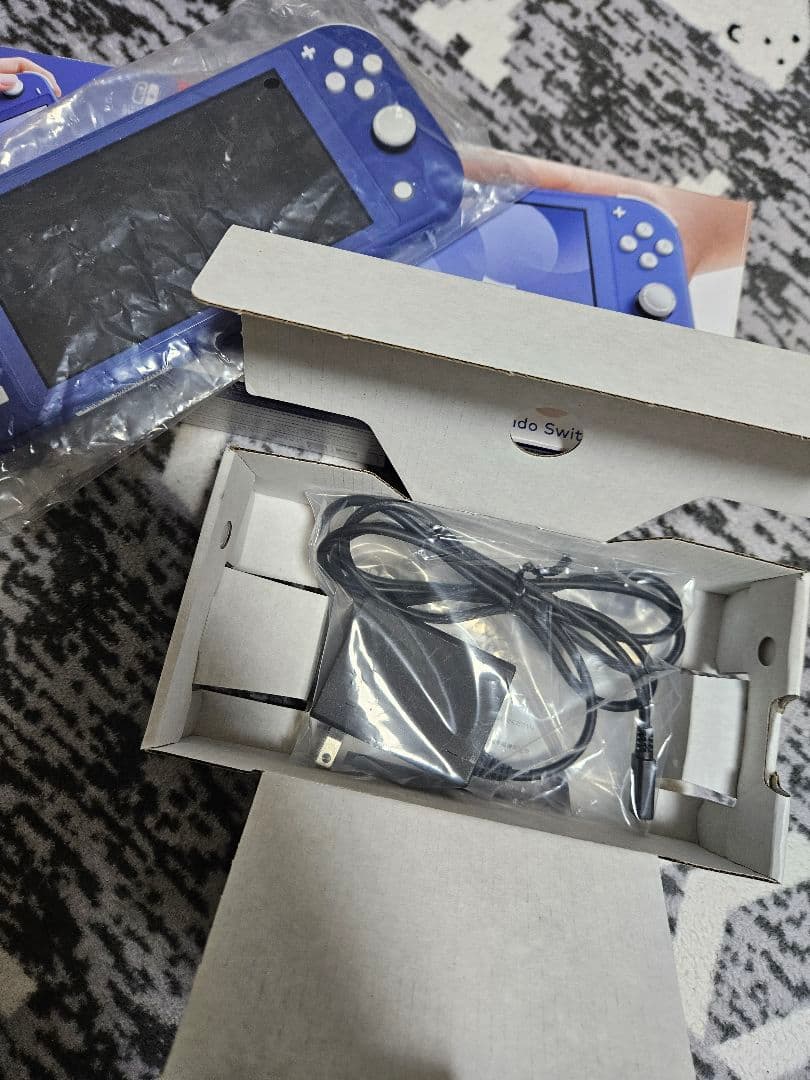 Nintendo Switch Lite ブルー 本体 充電ケーブル付き