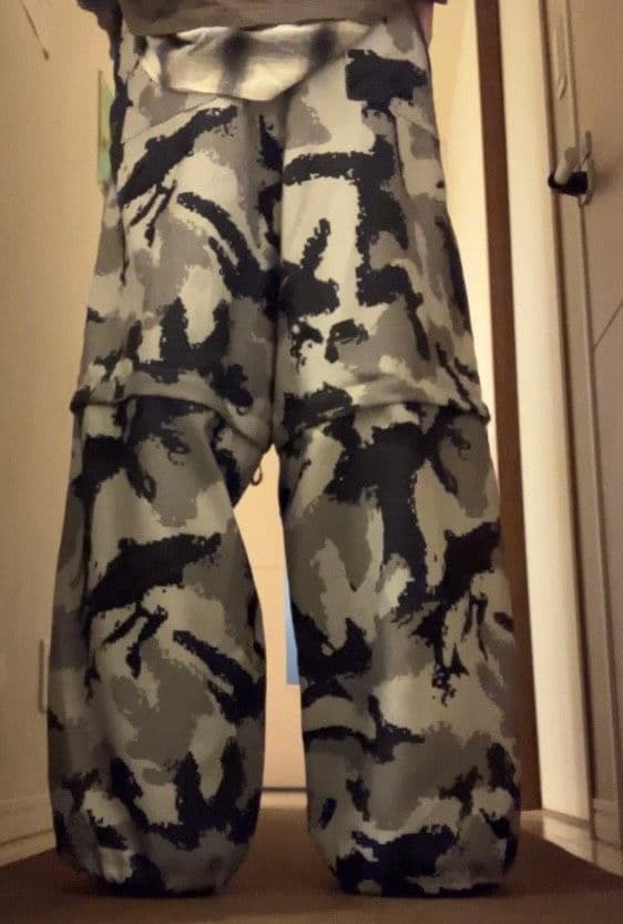 る*は様 a2o　デジカルカモバギージップパンツ
