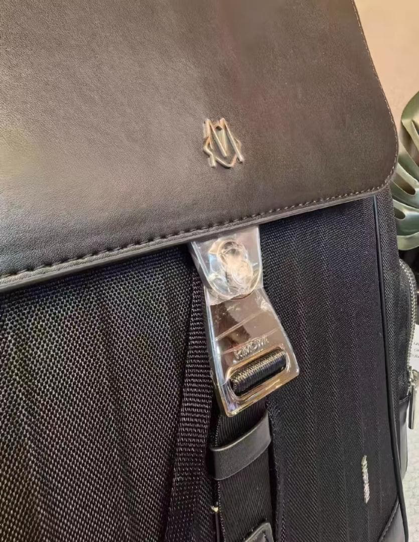 RIMOWA ストライプデザイン バックパック ブラック