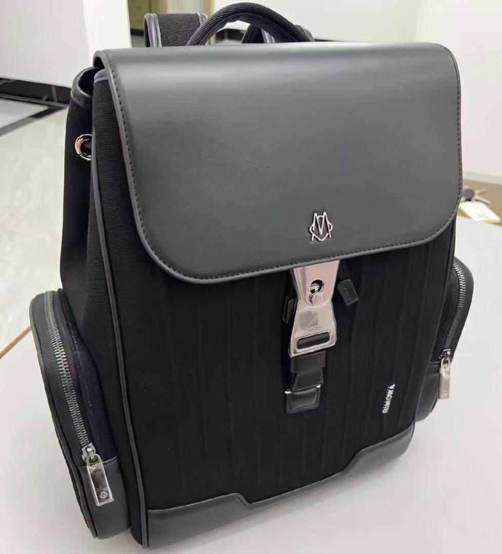RIMOWA ストライプデザイン バックパック ブラック