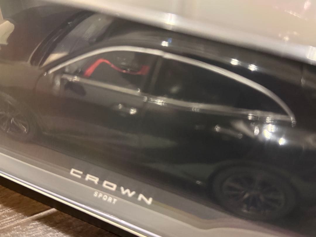 クラウンスポーツ　PHEV 版　ブラック　内装レッド　カラーサンプル　非売品