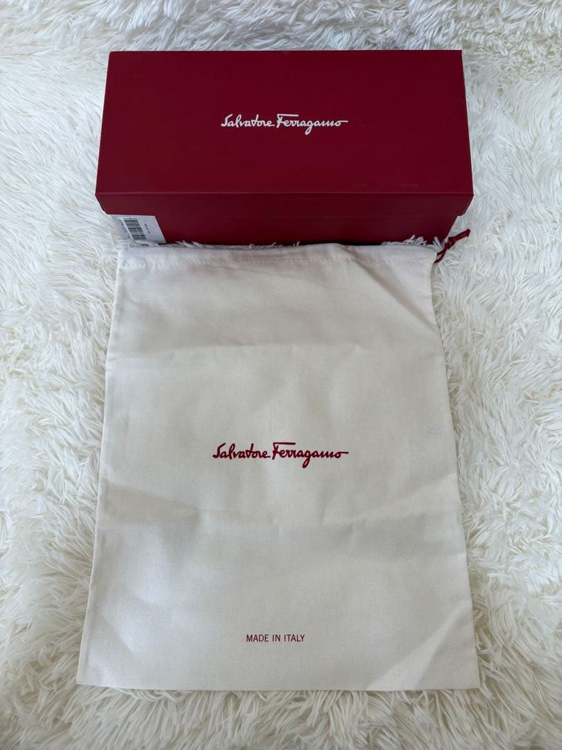 フェラガモ ヴァラリボン エナメル フラット パンプス YW 16286 箱付き